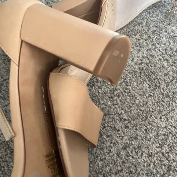 VINCE CAMUTO TAN BLOCK HEEL DRESS SANDAL HEELS SZ 10.5 M - Picture 5 of 6